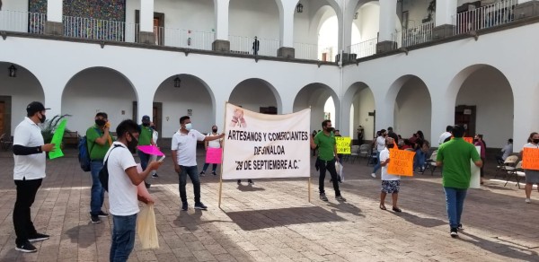 Acusan artesanos y comerciantes de Culiacán hostigamiento por parte de la dirección de Mercados