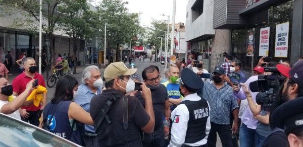 Comerciantes abren a la fuerza las calles del Centro de Culiacán