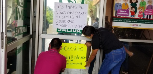 Padres de familia acusan desabasto de medicamentos para niños con cáncer en hospital del IMSS en Culiacán