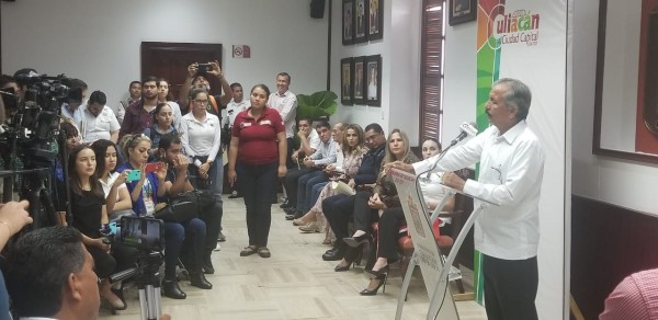 ‘Uta madre’, vocifera Oficial Mayor ante cuestionamientos al Alcalde por la balacera del jueves en Culiacán