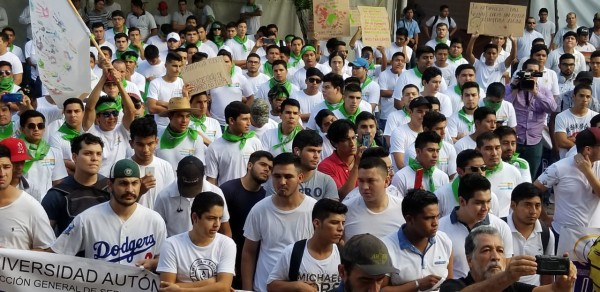 Recuerdan alumnos de la UAS a estudiantes asesinados y la autonomía de la Casa Rosalina