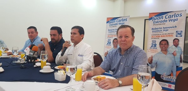 Adolfo Rojo dirige el PAN y se quiere reelegir, señala Juan Carlos Estrada