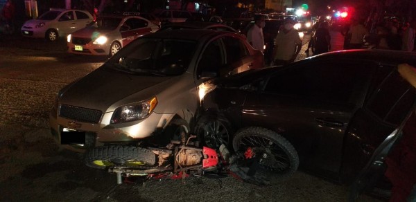"Choque entre una moto y dos carros deja dos heridos en cruce de ...