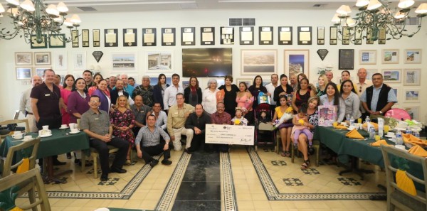 Hoteles Pueblo Bonito entregan donativo a ­­­­­­­Padres y Compadres
