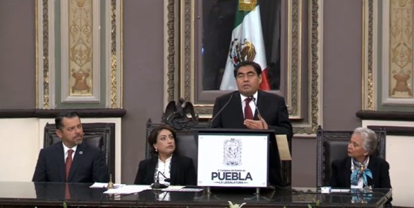Miguel Barbosa rinde protesta como gobernador de Puebla (VIDEO)