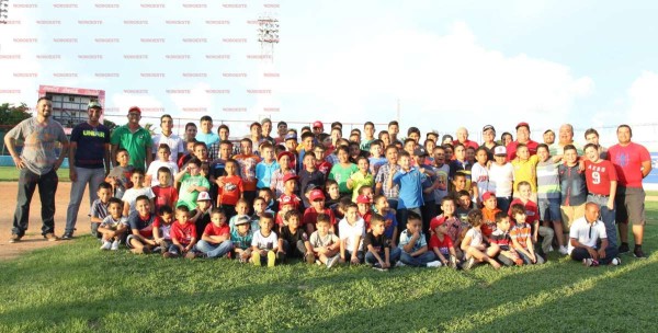 Se gradúa con éxito primera generación de la Academia de Beisbol Venaditos de Mazatlán