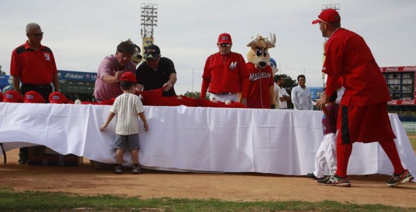 Directivos dan la bienvenida oficial a integrantes de la Academia Venaditos