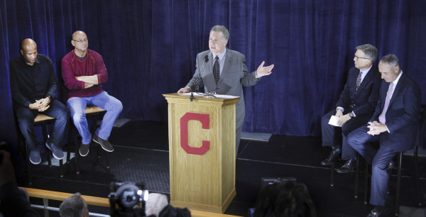 Cleveland y comisionado de MLB discuten logotipo
