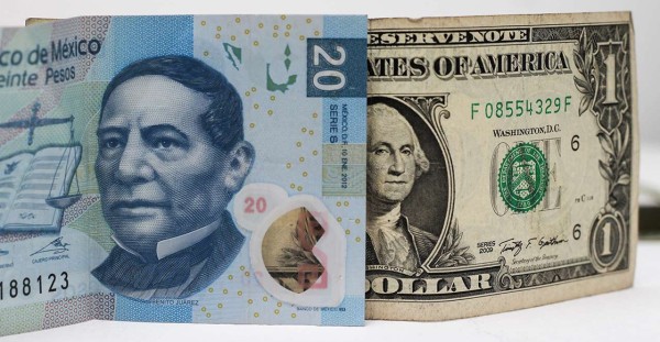 El riesgo causado por el Covid-19 afecta otra vez al peso, y el dólar se vende hasta en $24 en bancos