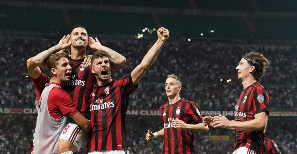 Milan y Napoli vencen y mantienen el ritmo de Juve e Inter