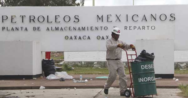 Pemex demanda a empresas de EU por comprar gas robado por cárteles