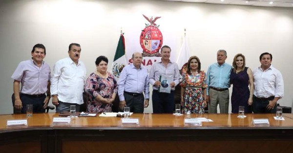 Se reúne Quirino Ordaz Coppel con diputados federales sinaloenses
