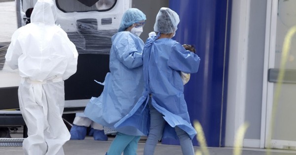 'Estamos desprotegidos': personal de hospitales acusa falta de protocolos y equipo Covid-19