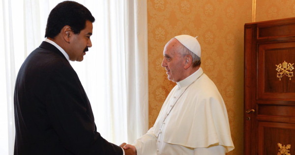 Pide Nicolás Maduro ayuda al Papa Francisco