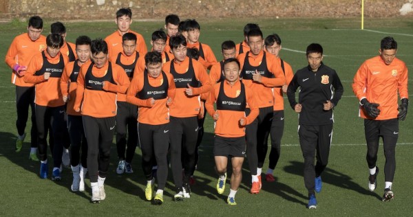 Los futbolistas del Wuhan Zall regresan a China después de 104 días de exilio en España por Covid-19