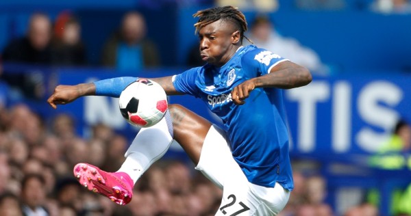 Moise Kean del Everton durante un partido de la Liga Premier inglesa ante Wolverhampton Wanderers en Liverpool.