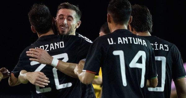 Héctor Herrera celebra su gol.