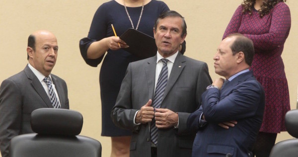 El Secretario Ejecutivo del INE pasará 18 años en ese cargo por el albazo de Córdova, denuncian