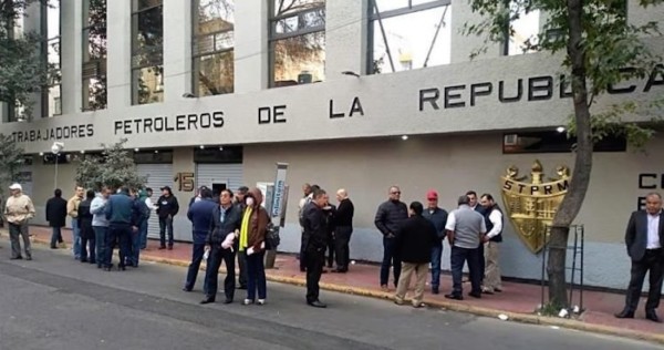 Disidentes petroleros protestan contra Romero Deschamps