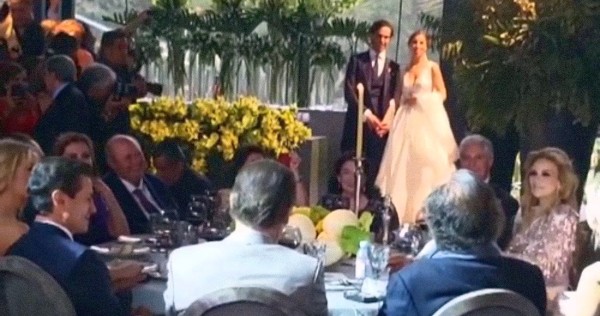 Peña y su nueva novia, Del Mazo y Romero Deschamps disfrutan de vida social, juntos, en una boda