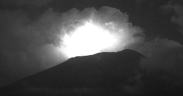 El volcán Popocatépetl registra emisiones de gases y ceniza; PC emite recomendaciones