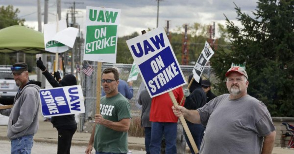 Las negociaciones para poner fin a la huelga de los trabajadores de General Motors han empeorado