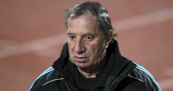 El ex entrenador de Argentina, Carlos Bilardo, se encuentra en terapia intensiva, en Buenos Aires