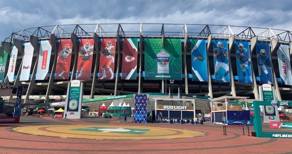 El Estadio Azteca está listo para recibir a miles de aficionados de la NFL en México. Foto: Twitter @EstadioAzteca