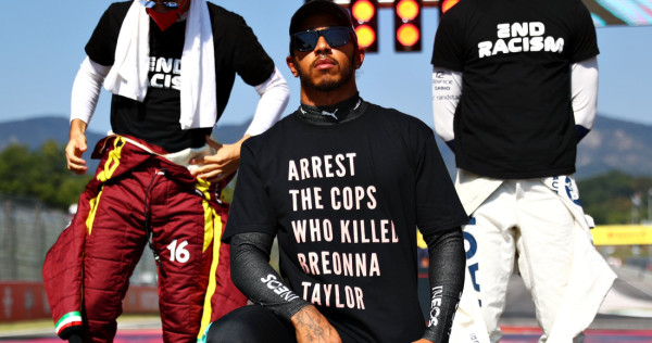 La FIA estaría investigando a Lewis Hamilton por camiseta en la que pide que arresten a policías