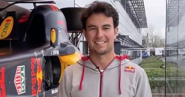 El piloto mexicano Sergio Checo Pérez ya visitó las instalaciones de su nueva escudería Red Bull Racing.