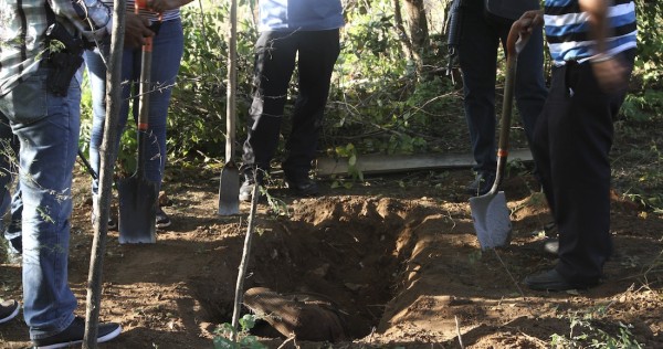 Especialistas determinarán tipificación de cuerpos en fosas en Sinaloa, opina Quirino