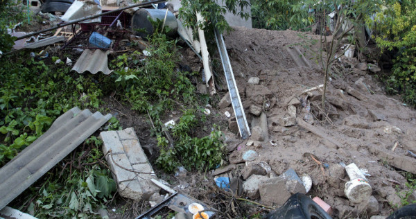 Siete personas fallecen por el derrumbe de un cerro en Puebla, entre ellos se encuentran 4 menores