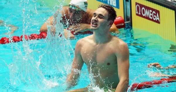 El húngaro Milak derrumba el récord de Phelps de los 200 mariposa.