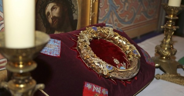 Corona de espinas que habría usado Jesús se salva del incendio en Notre Dame
