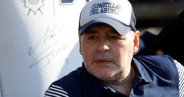 Maradona renueva su contrato como entrenador de Gimnasia y Esgrima La Plata hasta 2021
