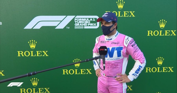 Checo Pérez arrancará tercero en el Gran Premio de Turquía. Foto: Twitter, @F1.