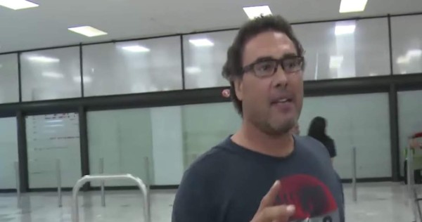 VIDEO: El actor Eduardo Yáñez vuelve a encenderse con la prensa; insulta y dice que ya lo hartaron