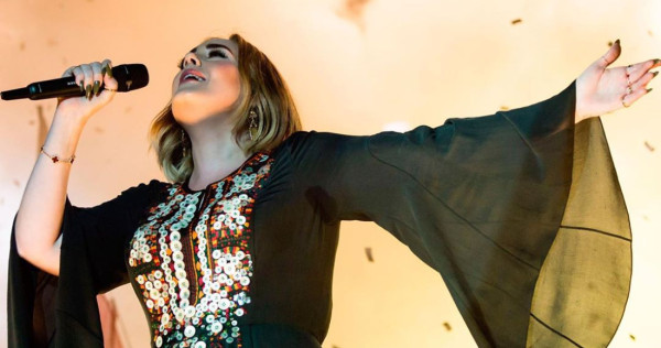 Adele confirma su participación como anfitriona en el programa Saturday Night Live