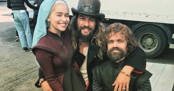 ¿Emilia Clarke fue responsable del vaso de Starbucks en GOT? La actriz bromea con lo sucedido