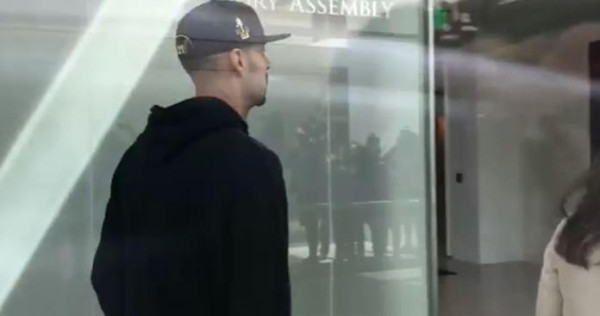 Esteban Loaiza se entrega a las autoridades en San Diego