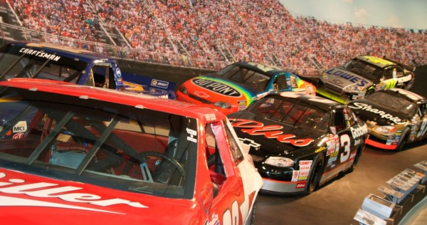 NASCAR ha dicho que todavía planea correr una temporada completa de la Serie de la Copa de 36 carreras en 2020.