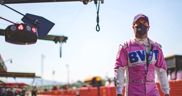 Anteriormente el piloto mexicano dio a conocer que dejaría de ser parte del equipo Racing Point. (Twitter @SChecoPerez)