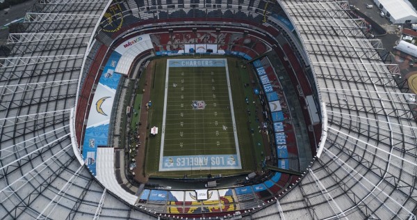 El Estadio Azteca luce su mejor cara para recibir este lunes la NFL.