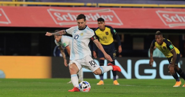 Messi convirtió a los 13 minutos desde los 12 pasos con un tiro potente. Foto: Twitter @Argentina