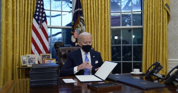 Joe Biden tuvo un primer día muy activo como Presidente de EU