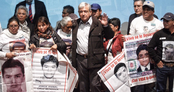 AMLO no habló con los padres de los 43 del perdón, Les ofreció castigo, sea quien sea