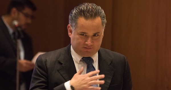 La UIF investiga a gobernadores y a super delegados por presunto lavado, confirma Santiago Nieto