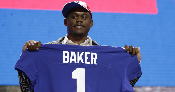 Baker enfrenta además cuatro cargos de agresión agravada con un arma de fuego.