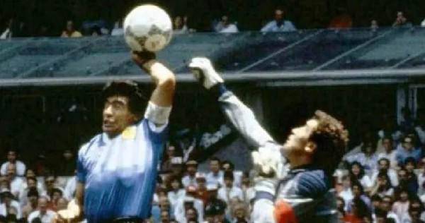 El famoso y polémico gol de Maradona.