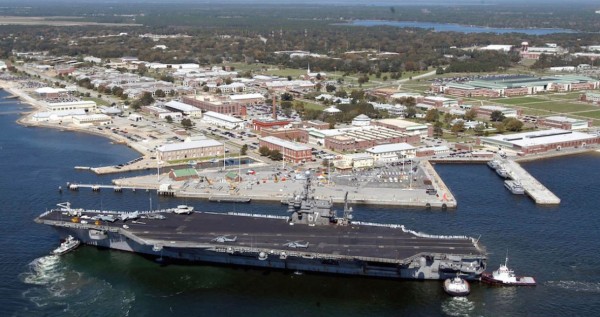 Balacera en base naval de Florida deja dos muertos y 10 heridos; abaten al tirador